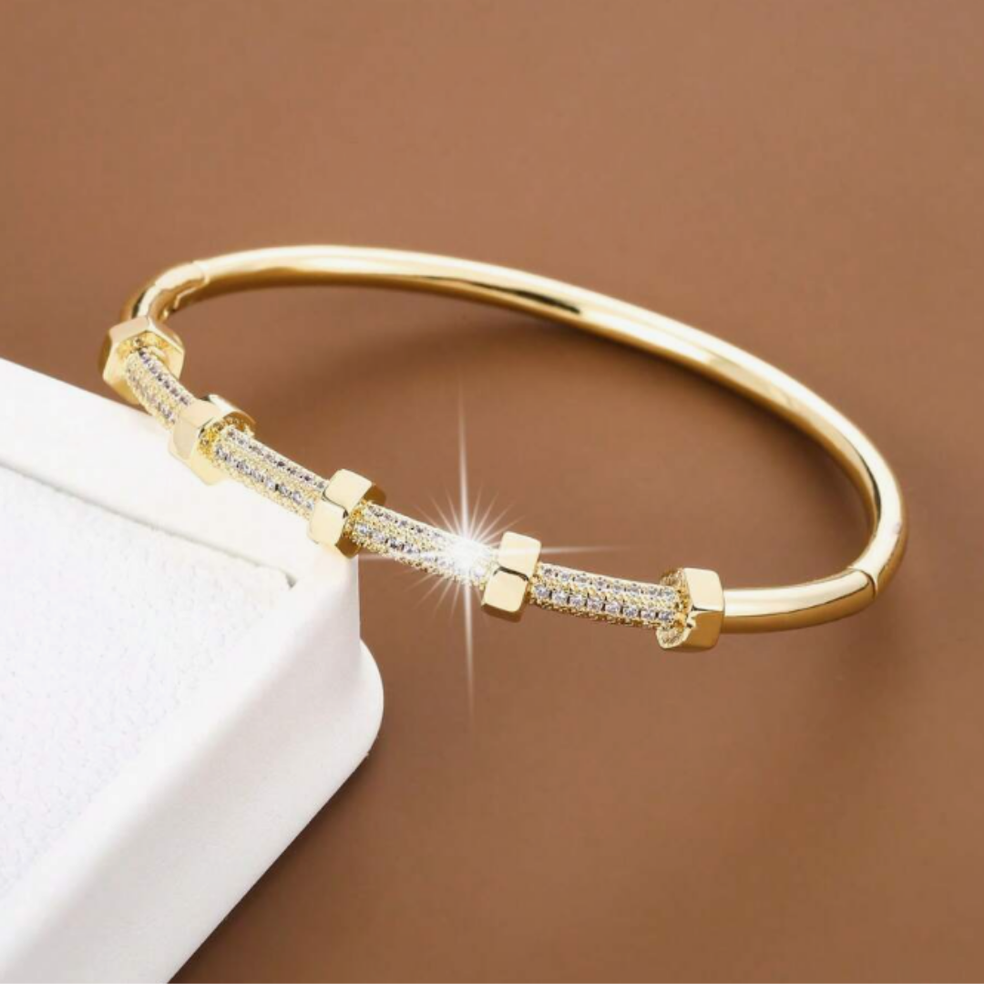 Madison - Bright Golden Plated Bracelet with Moissaniet cover